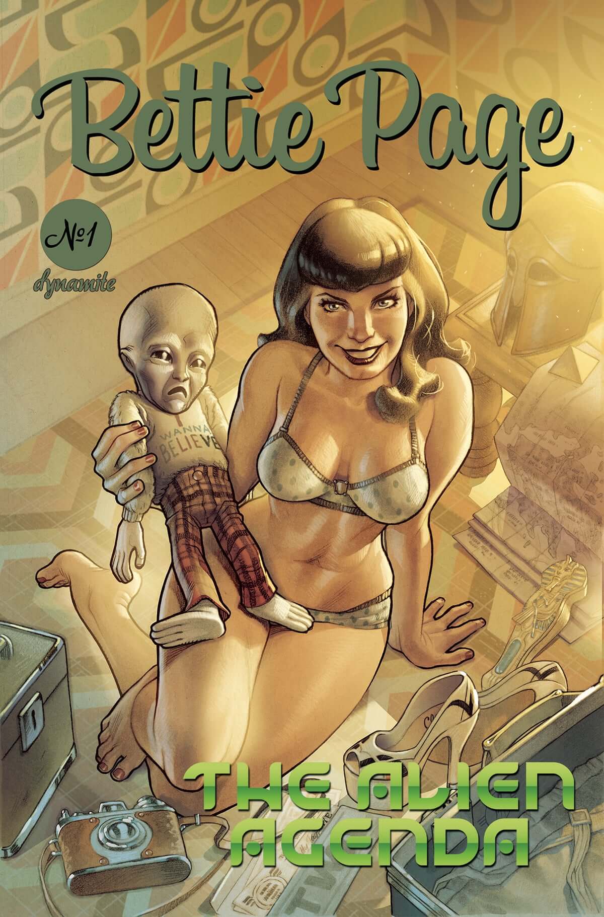 Bettie Page Alien Agenda #1 C Stephane Roux Variant (03/09/2022) Dynamite