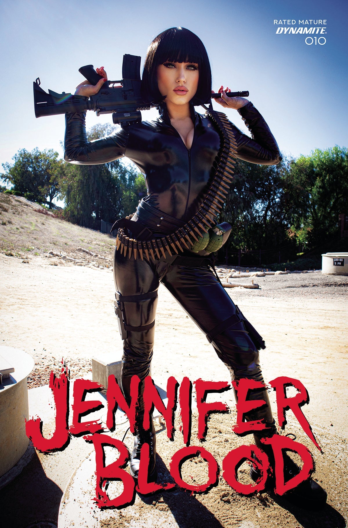 Jennifer Blood #10 E Cosplay (Mr) Variant (07/20/2022) Dynamite