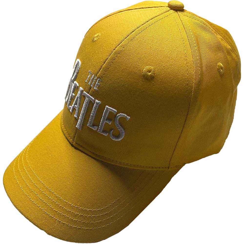 Gorra con el logo de The Beatles en la camiseta blanca